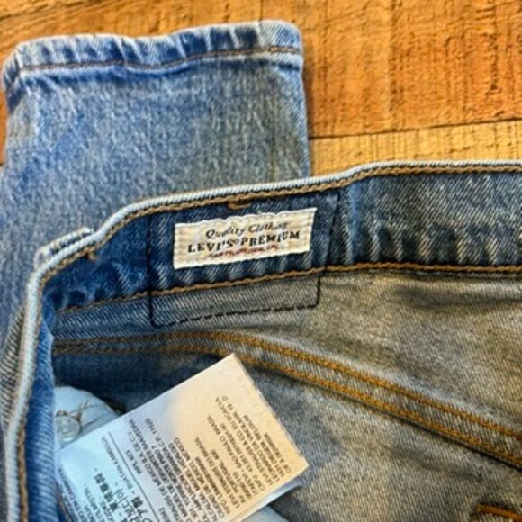Levi's Premium Women's 501 Jeans Size 28 x 30 Slim Leg Button Fly - Picture 11 of 12